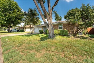 2522 Patricia Ln, Unit 2 in Garland, TX - Building Photo - Building Photo