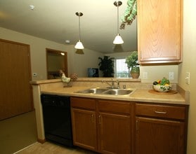 Celebre Place in Kenosha, WI - Building Photo - Building Photo