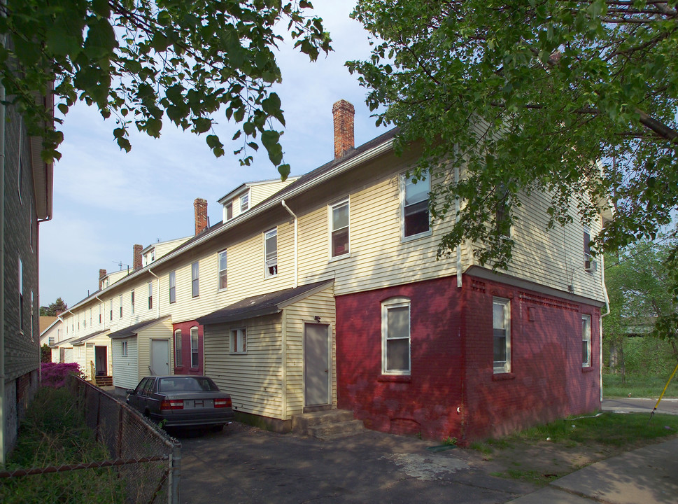 38 Front St in Chicopee, MA - Building Photo