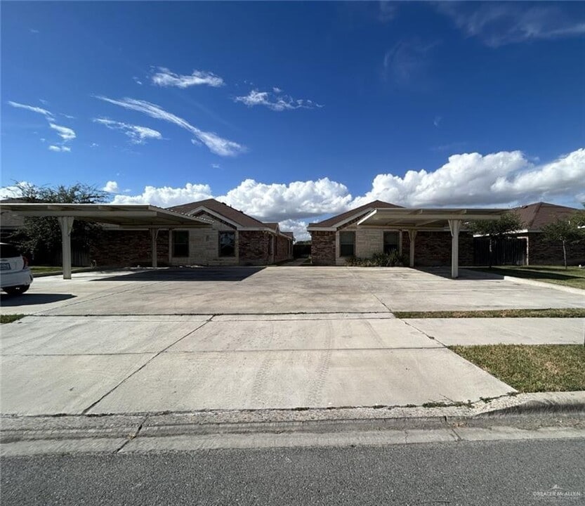 2913 Linda Vista St in Edinburg, TX - Building Photo