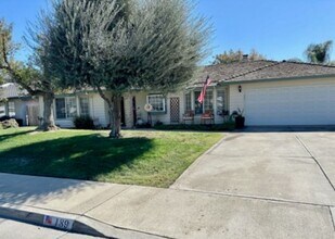 189 W Julia Way in Hanford, CA - Building Photo - Building Photo