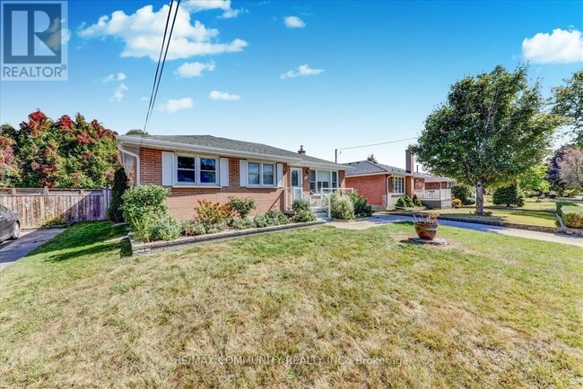 607 Wychwood St in Oshawa, ON - Building Photo - Building Photo