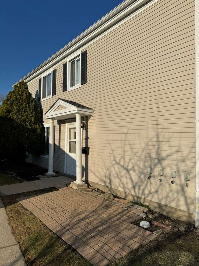 1485 Quaker Ln in Prospect Heights, IL - Building Photo - Building Photo