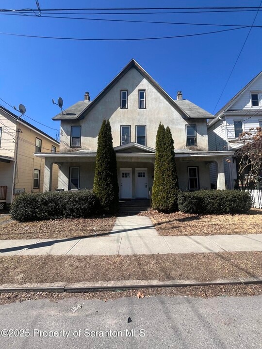 1351 Capouse Ave in Scranton, PA - Foto de edificio