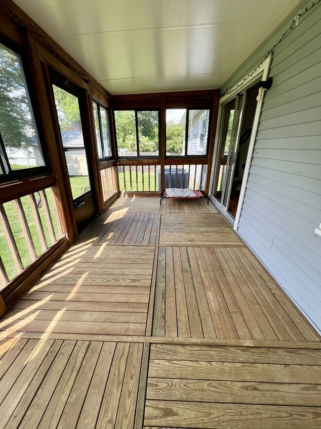 705 Macneil Dr