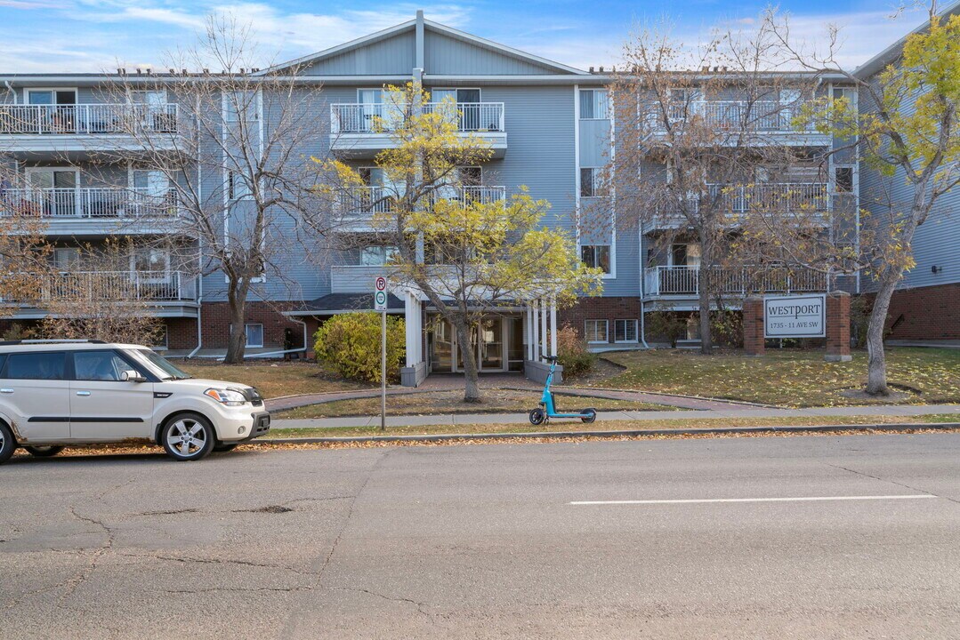 1735-111 11 Ave SW in Calgary, AB - Building Photo