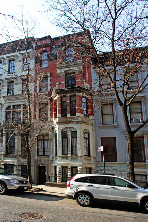 118 W 73rd St in New York, NY - Building Photo