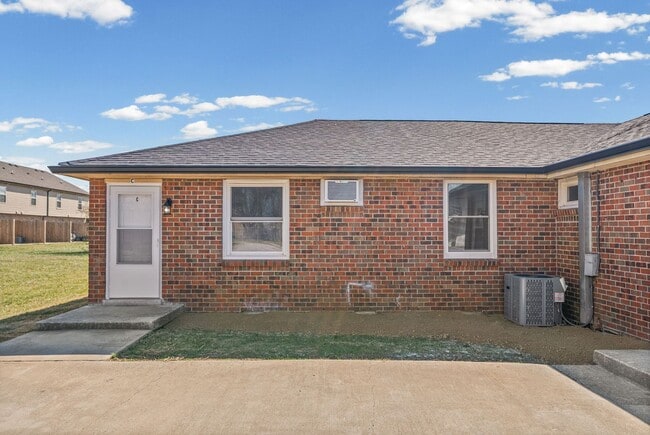 135 Tandy Dr in Clarksville, TN - Building Photo - Building Photo