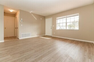 4560 Chamber Ct in Spring Hill, FL - Building Photo - Building Photo