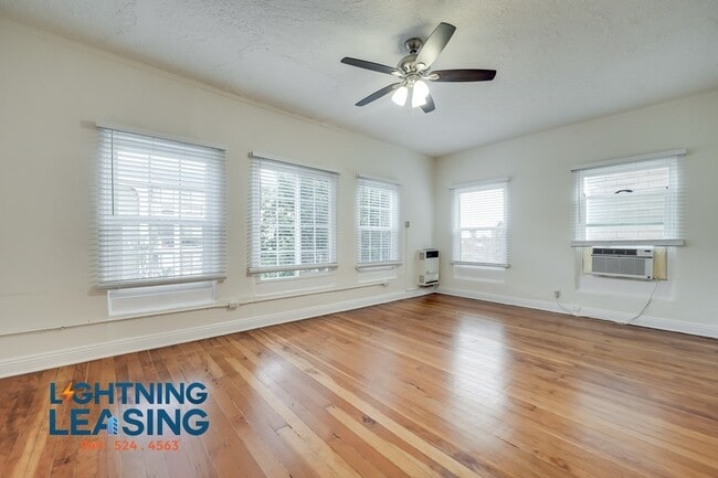 property at 923 S Bonnie Brae St