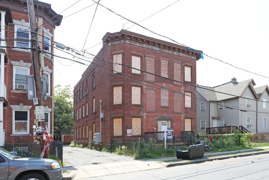 55 Bond St in Hartford, CT - Building Photo