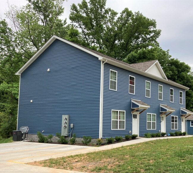 767 Monroe St in Clarksville, TN - Building Photo - Building Photo