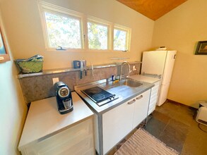 142 Roble Rd in Oakland, CA - Building Photo - Building Photo