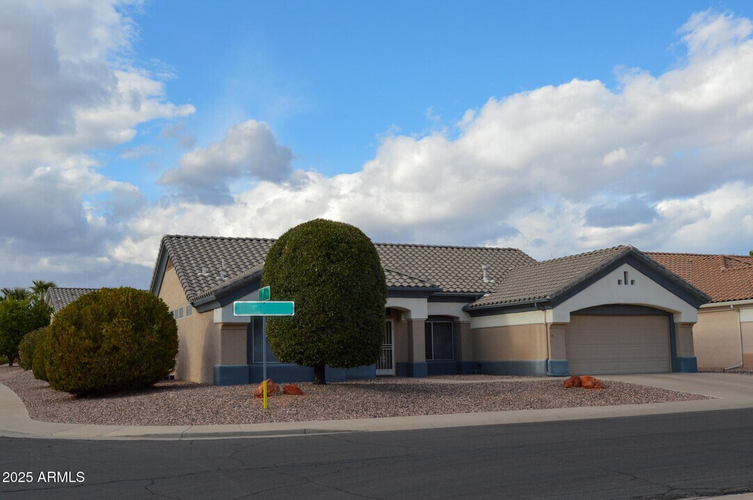 22212 N Cheyenne Dr in Sun City West, AZ - Building Photo