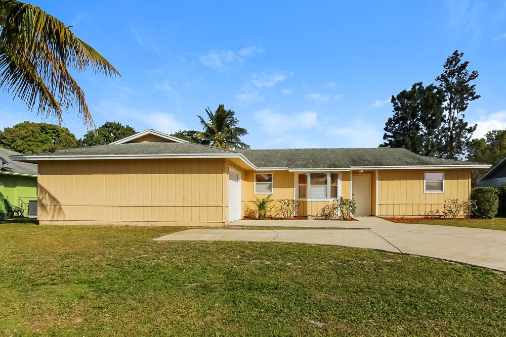 2151 SE Carnation Ave in Port St. Lucie, FL - Building Photo