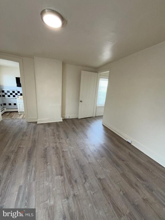 1039 Powell St in Norristown, PA - Building Photo