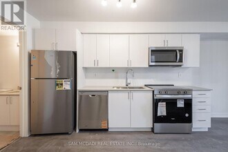 1680 Victoria Park Ave in Toronto, ON - Building Photo - Building Photo