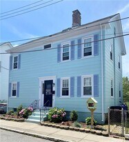 5 Byrnes St in Newport, RI - Building Photo