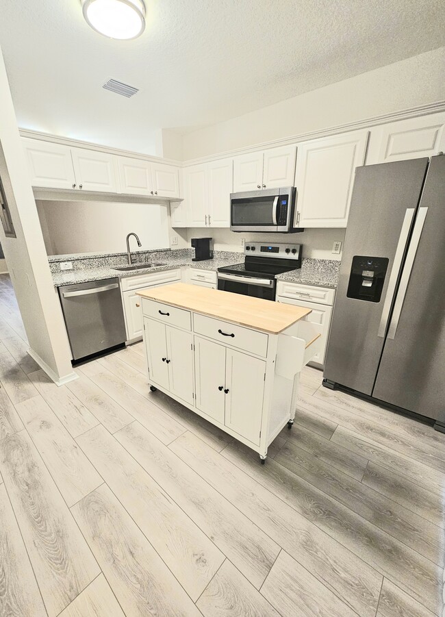 1204 Kennewick Ct in Wesley Chapel, FL - Building Photo - Building Photo