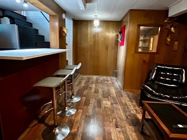 1908 Kessler Blvd North Dr, Unit Downstairs apartment in Indianapolis, IN - Building Photo - Building Photo