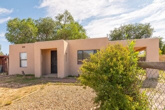 1317 Declovina St in Santa Fe, NM - Building Photo - Building Photo