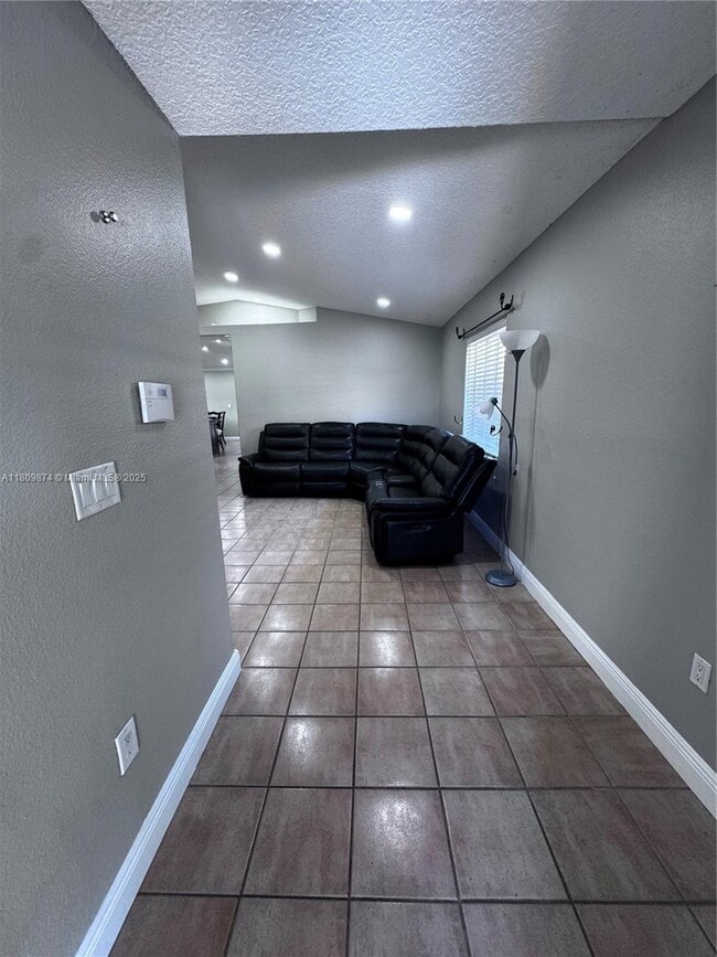 9849 NW 127th Terrace in Hialeah Gardens, FL - Building Photo - Building Photo