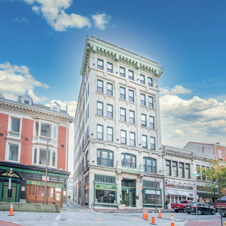 The Charles in Baltimore, MD - Foto de edificio