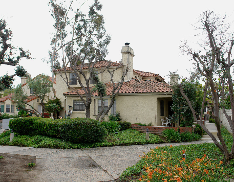 2648 Monte Carlo Dr in Santa Ana, CA - Foto de edificio