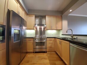 1001 Laurel St in San Carlos, CA - Building Photo - Building Photo