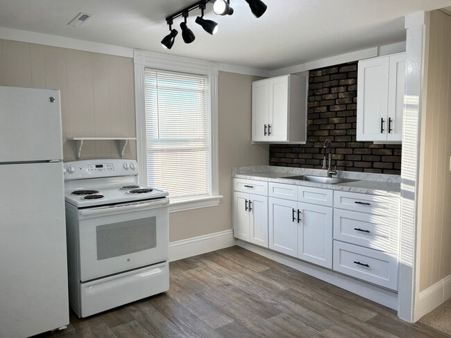 127 Legris Ave, Unit Apt#42ndFloor