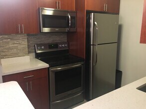 8650 Gulana Ave, Unit L2179 in Playa Del Rey, CA - Foto de edificio - Building Photo