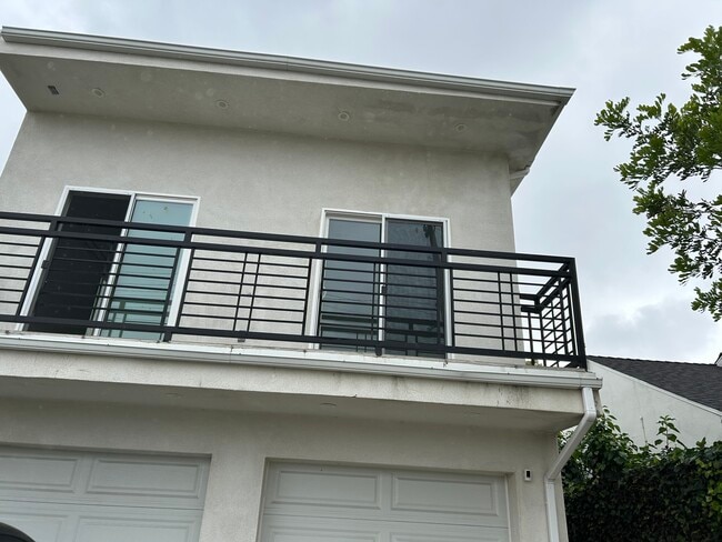 5437 Clybourn Ave, Unit ADU in Valley Village, CA - Building Photo - Building Photo