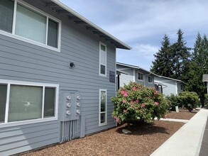 Silverwood Park in Des Moines, WA - Foto de edificio - Building Photo