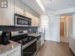 65-1265 Bremner Blvd in Toronto, ON - Building Photo - Building Photo