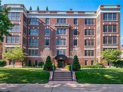 4540 Lindell Blvd in St. Louis, MO - Building Photo
