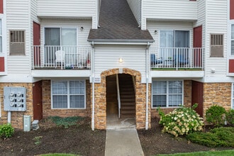 Fox Hill Run in Woodbridge, NJ - Foto de edificio - Building Photo