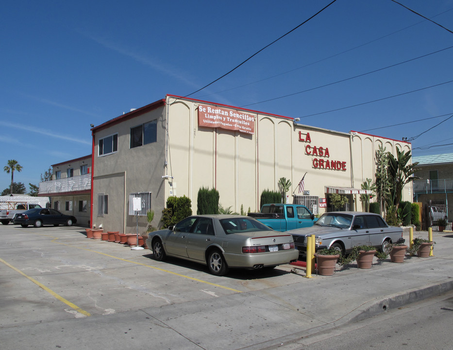 11143 S. Inglewood Ave. in Inglewood, CA - Building Photo