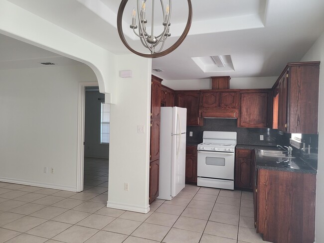 2708 Presidio Dr, Unit 2 in Edinburg, TX - Foto de edificio - Building Photo