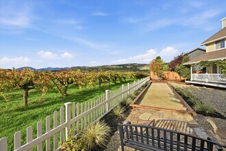 1395 Grove Ct in St Helena, CA - Building Photo - Building Photo