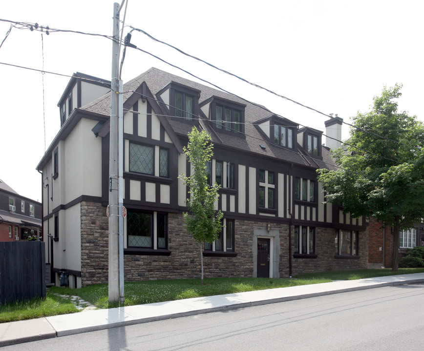 27 Mossom Rd in Toronto, ON - Building Photo