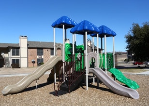 Westlake Gardens & Bella Terra Apartments in White Settlement, TX - Foto de edificio - Building Photo