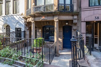 40 E 75th St in New York, NY - Building Photo - Building Photo