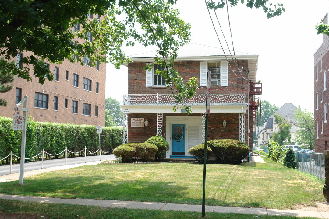 222 W Jersey Ave in Elizabeth, NJ - Building Photo