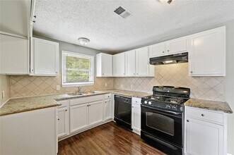 2705 Hughes Rd in Dickinson, TX - Building Photo - Building Photo