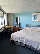 1700 Ala Moana Blvd in Honolulu, HI - Building Photo - Building Photo