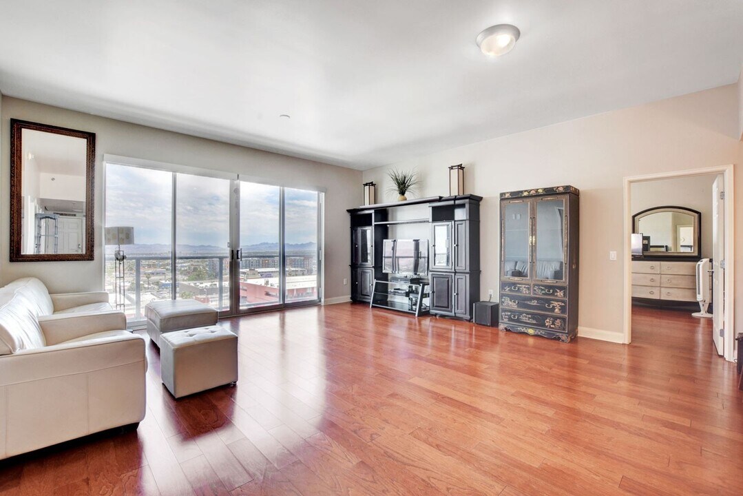 150 Las Vegas Blvd N in Las Vegas, NV - Building Photo