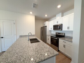 9419 Westside Hls Dr in Davenport, FL - Foto de edificio - Building Photo