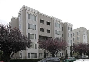 The Terrace Apartments in Seattle, WA - Building Photo