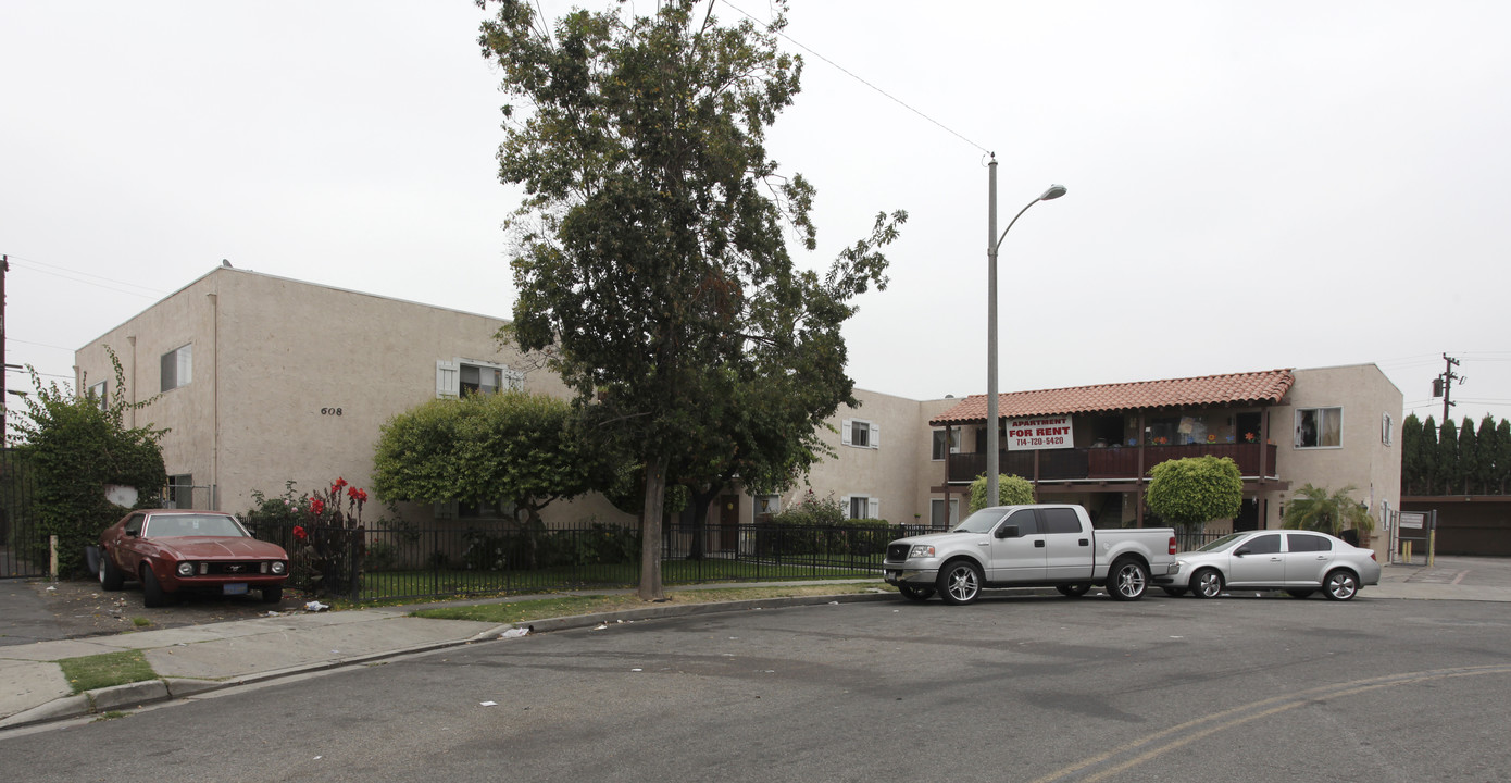 Anna Apartments in Anaheim, CA - Building Photo