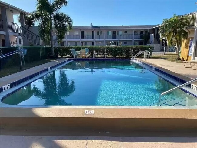 3101 Bee Ridge Rd in Sarasota, FL - Foto de edificio - Building Photo